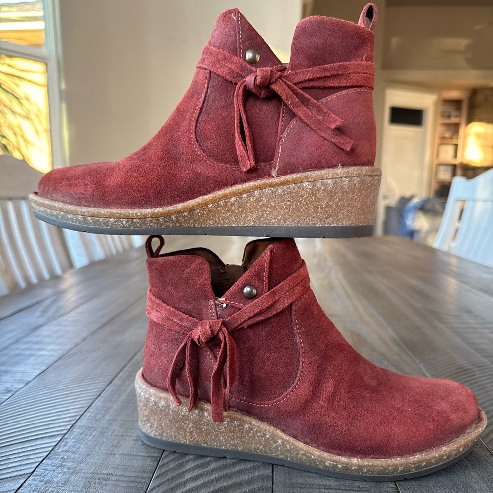 Born Vaughn Suede Round Toe Regular Ankle Booties Women’s Size 7.5